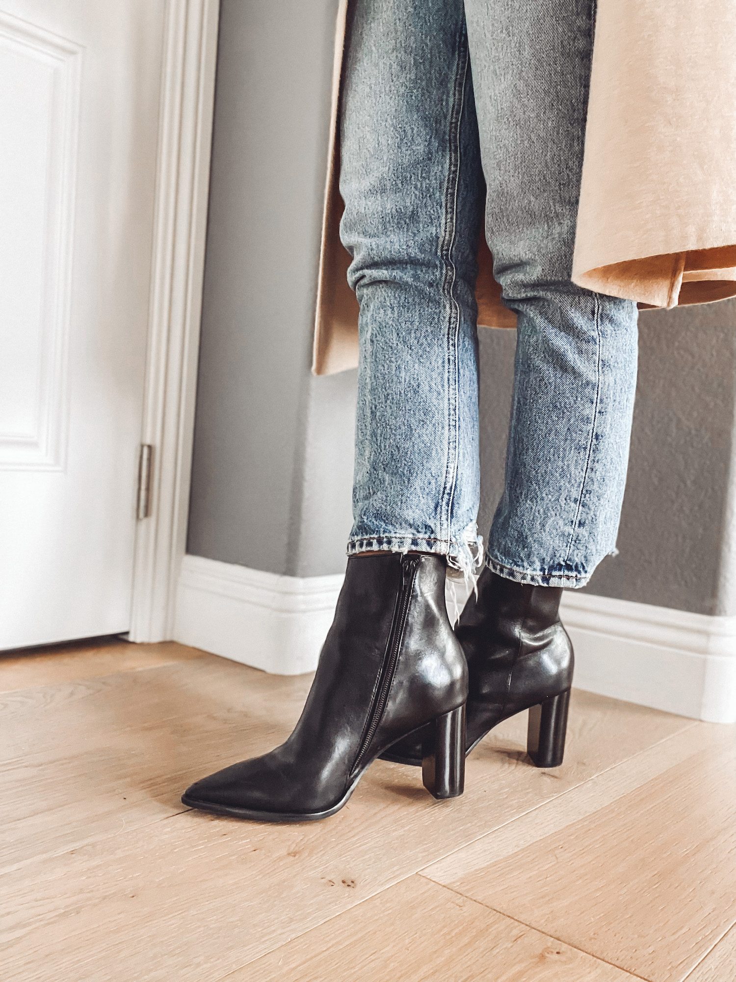 How to wear BOOTS with JEANS