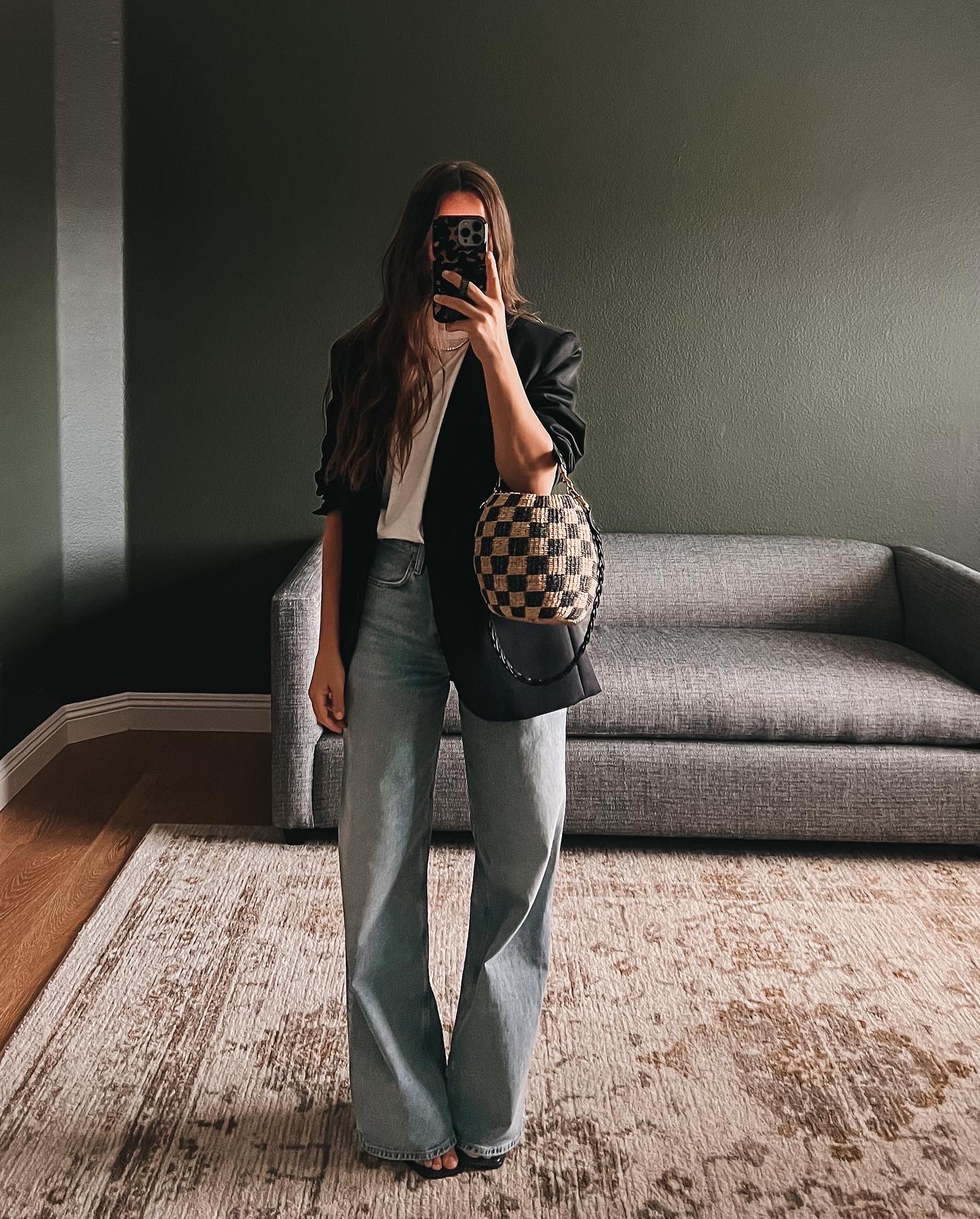 louis vuitton daily pouch outfit